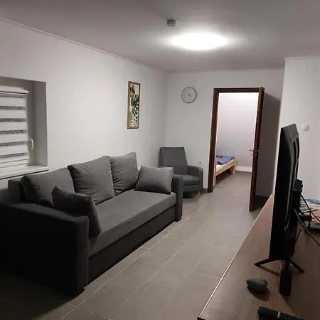 Gilbert Apartment Doboz